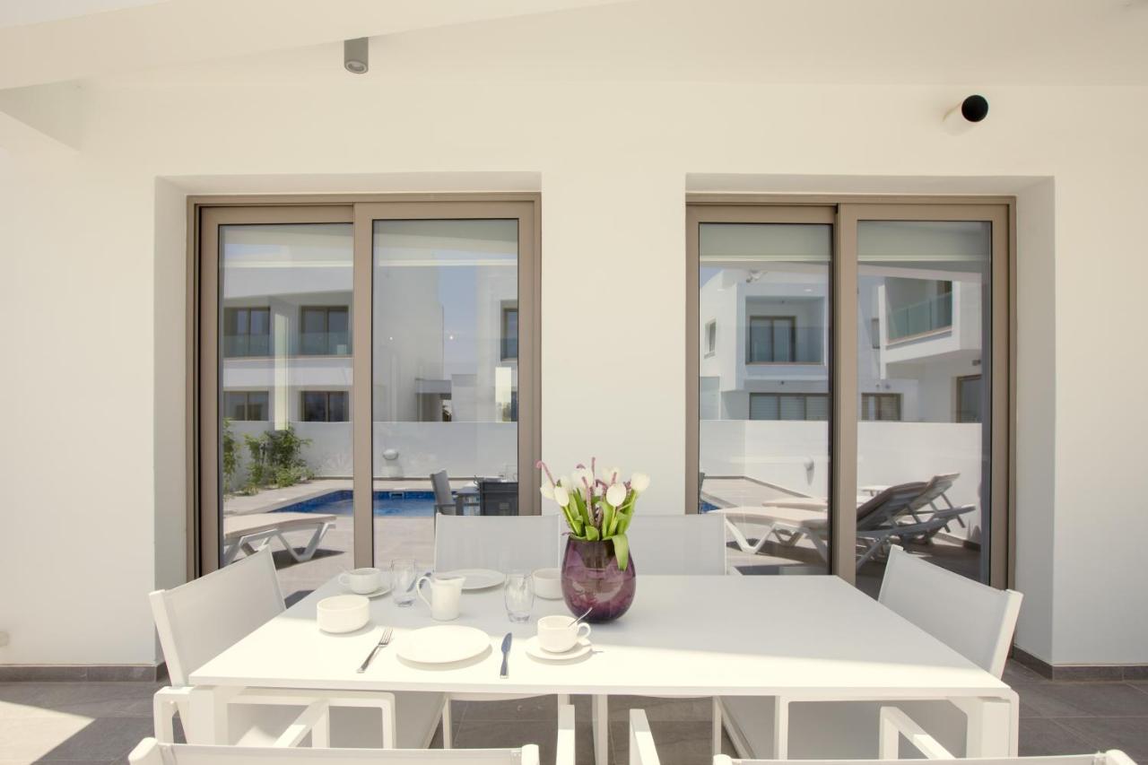 Palm Tree Villas Livadhia Exterior photo