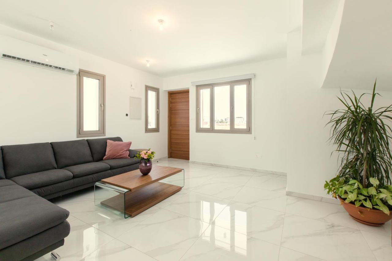Palm Tree Villas Livadhia Exterior photo