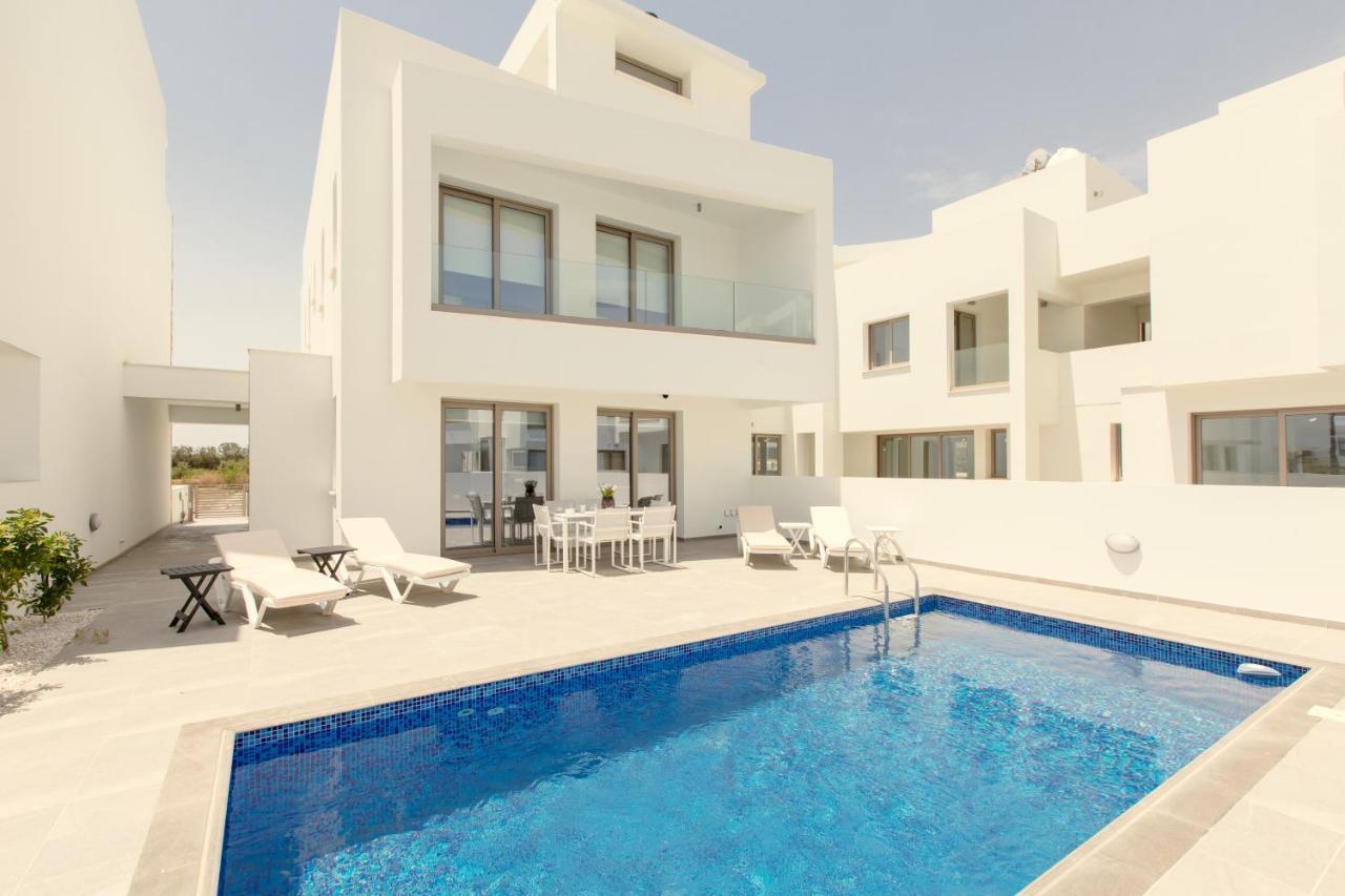 Palm Tree Villas Livadhia Exterior photo