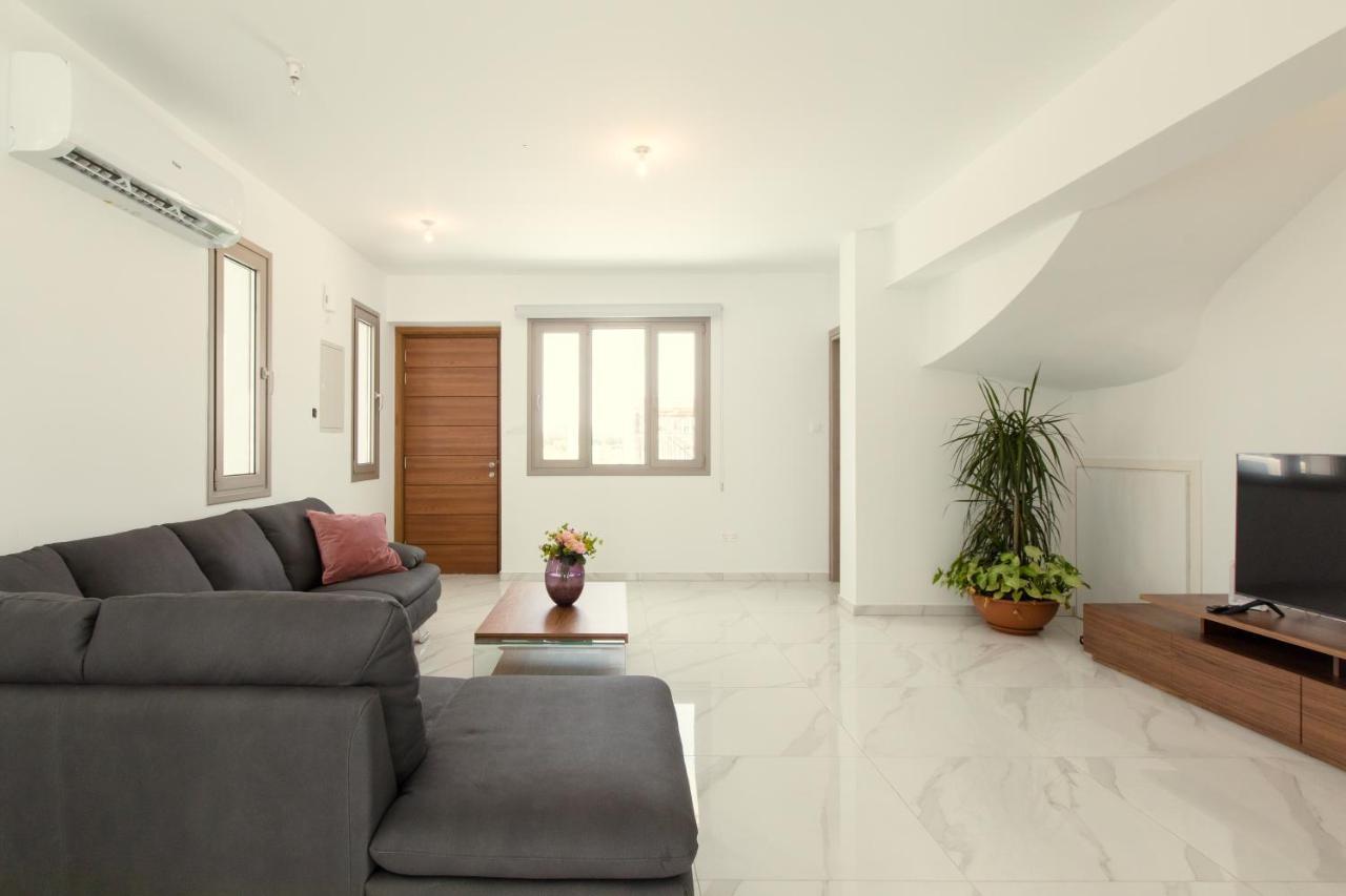 Palm Tree Villas Livadhia Exterior photo