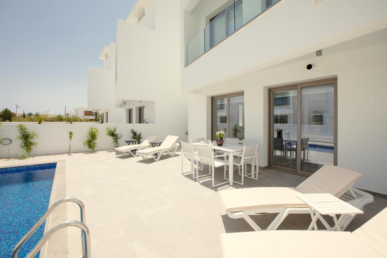 Palm Tree Villas Livadhia Exterior photo