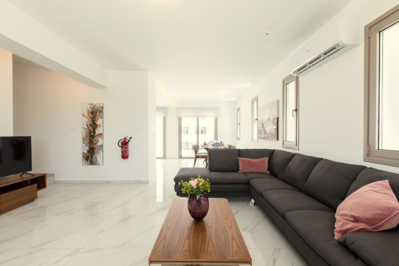 Palm Tree Villas Livadhia Exterior photo