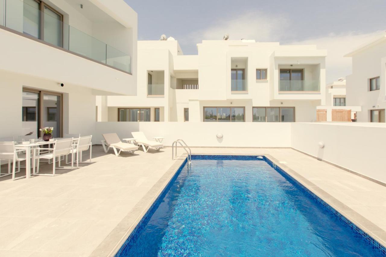Palm Tree Villas Livadhia Exterior photo
